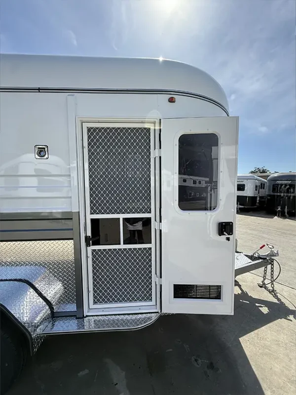2HAL 416 CAMPER - Image 8
