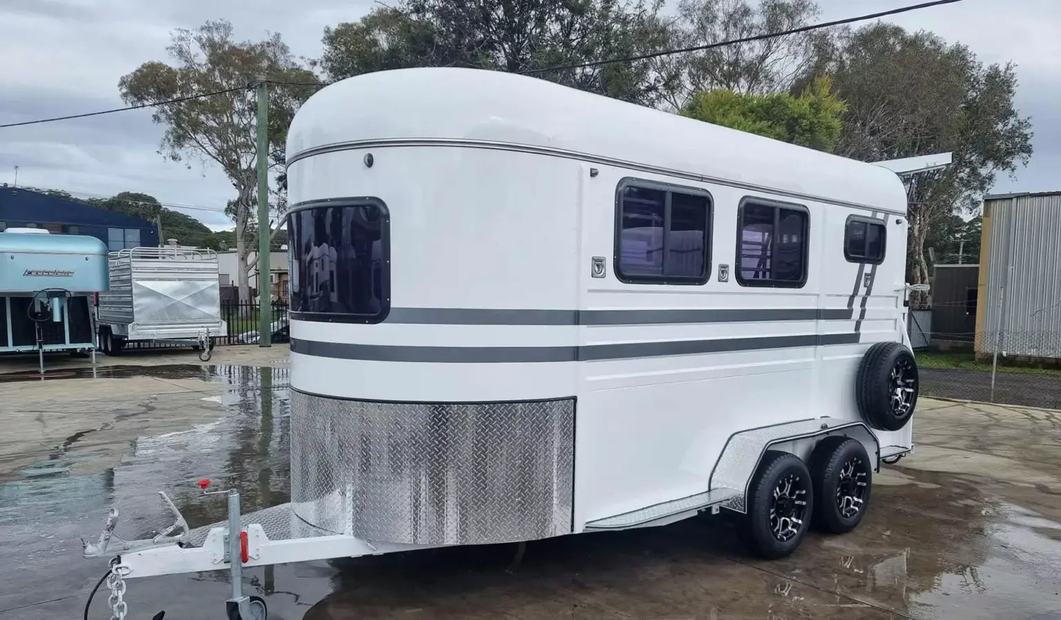 Statesman Horse Floats & Goosenecks